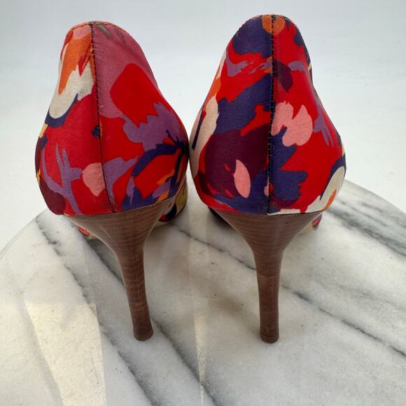 Marc Fisher red patterned pointed toe heels - Picture 5 of 7